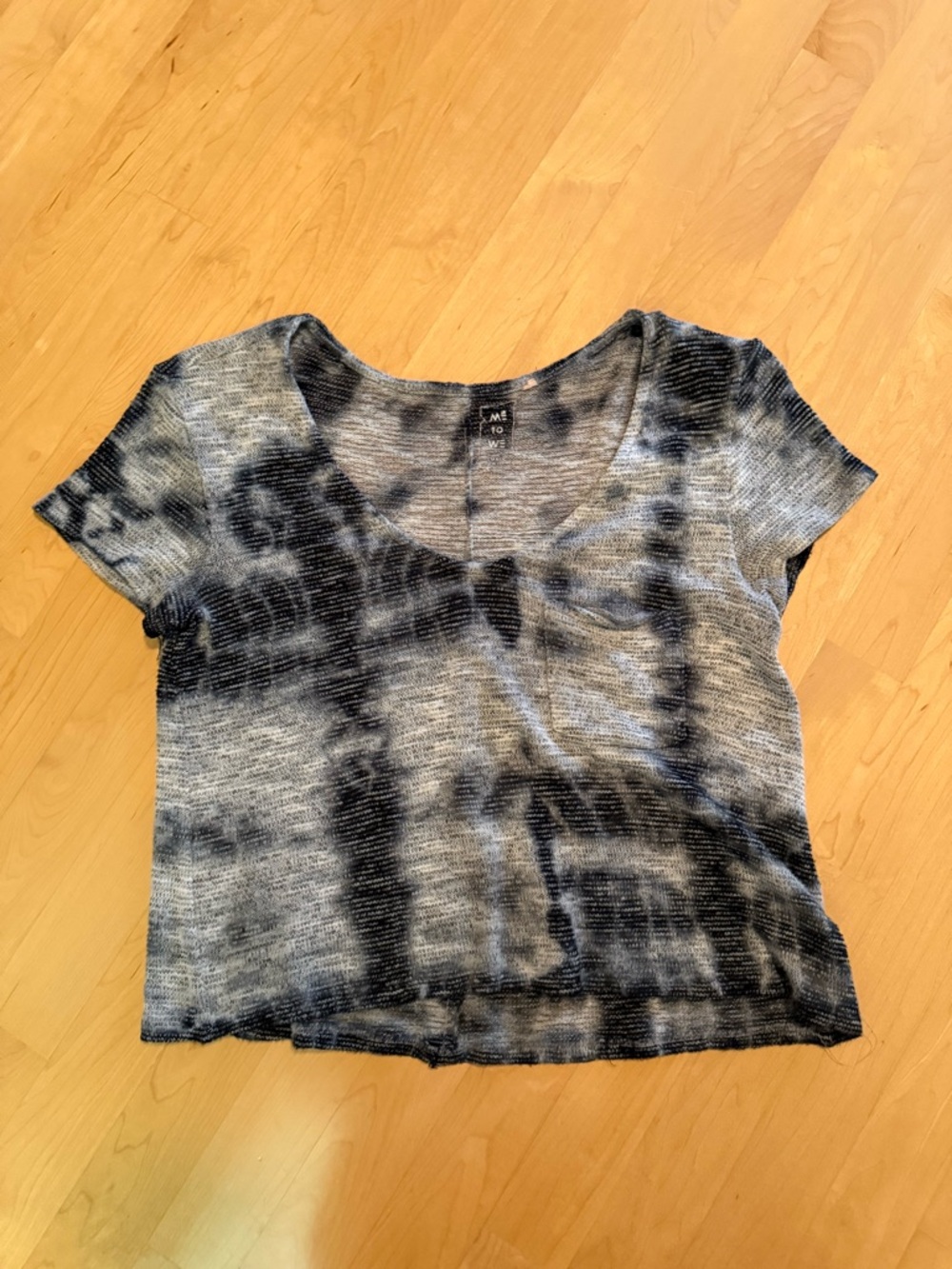 Me to We / Tie-Dye Short Sleeve Scoop Neck Top - Black & Gray